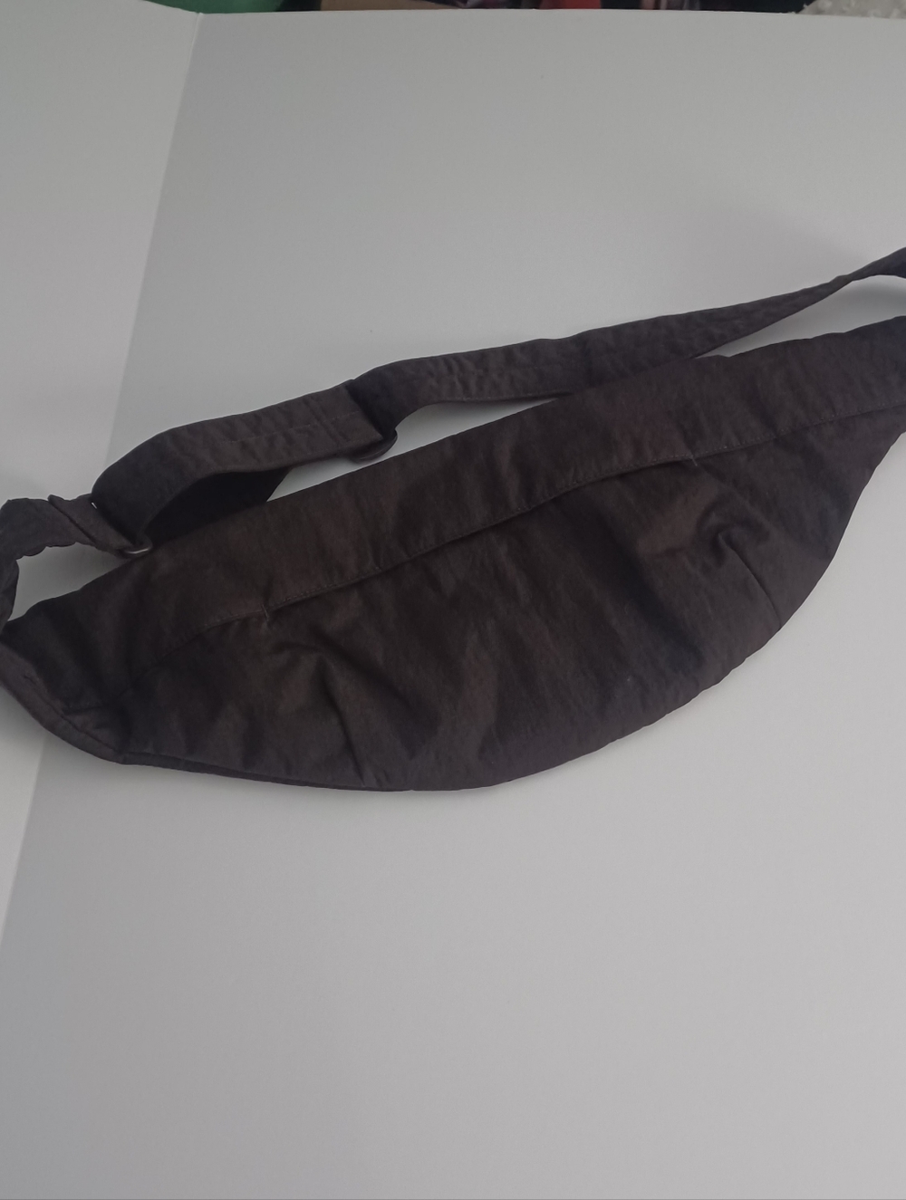 Uniqlo U Choc Brown Crossbody Sling Bag Unisex - Picture 2 of 5